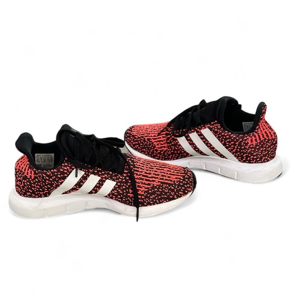 KID'S ADIDAS ORIGINALS SWIFT RUN J BLACK WHITE SIGNAL CORAL Sneaker Sz 4.5 Youth - Picture 3 of 6